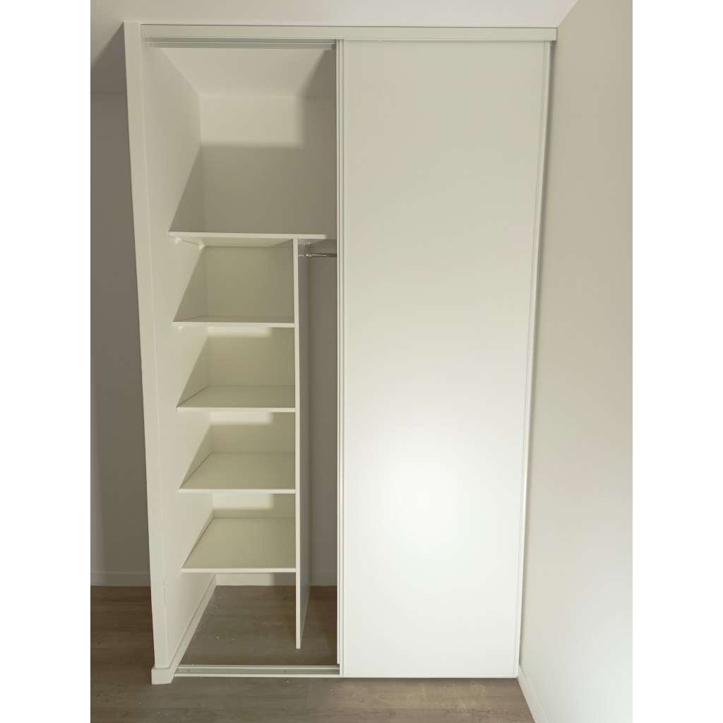 AMÉNAGEMENT+PORTE COULISSANTE QUI ET EN POSITION OUVERT